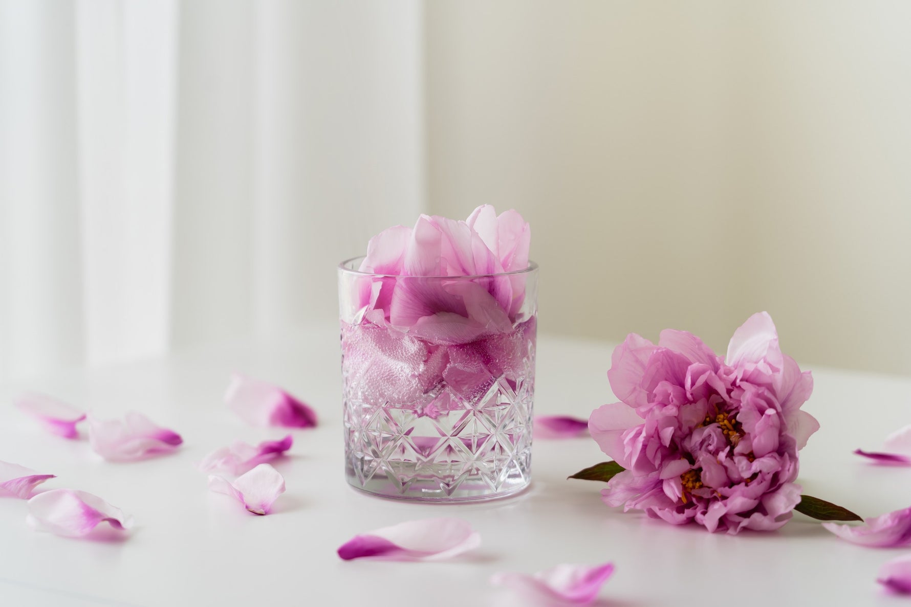 De la Flor al Frasco: El Valor Real de un Aceite Esencial — Mylottush